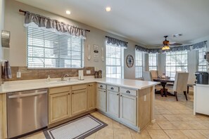 Fridge, microwave, stovetop, dishwasher - Mountain Views + Nearby Hikes: Gold Canyon Escape! (Gold Canyon)