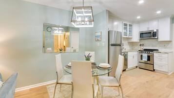 Fridge, microwave, stovetop, dishwasher