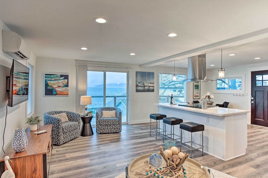 Tacoma 'Dash Point Beach Cabin' W/ Balcony! - Gig Harbor, WA