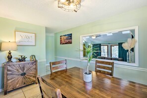Dining - Hot Springs Getaway w/ Beautiful Lake Views! (Hot Springs)