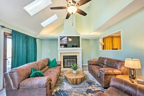 Interior - Hot Springs Getaway w/ Beautiful Lake Views! (Hot Springs)