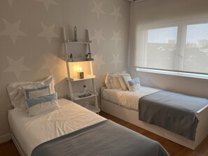 3 quartos, berço de viagem, Wi-Fi, roupa de cama