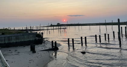 Walk to the Beach and Marina! Family and dog friendly in Fortescue NJ!