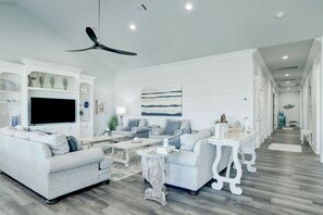 TV - PRIVATE POOL & HOT TUB!!! Sleeps 22 w/ 3 King Master Suites & 8 Queen beds!!! (Bolivar Peninsula)