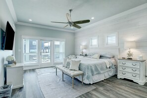 6 bedrooms, WiFi, bed sheets - PRIVATE POOL & HOT TUB!!! Sleeps 22 w/ 3 King Master Suites & 8 Queen beds!!! (Bolivar Peninsula)