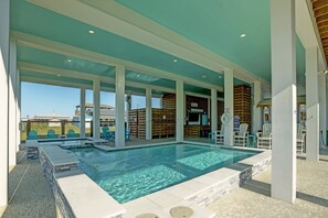 Outdoor pool - PRIVATE POOL & HOT TUB!!! Sleeps 22 w/ 3 King Master Suites & 8 Queen beds!!! (Bolivar Peninsula)