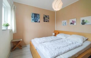 3 bedrooms, travel cot, WiFi