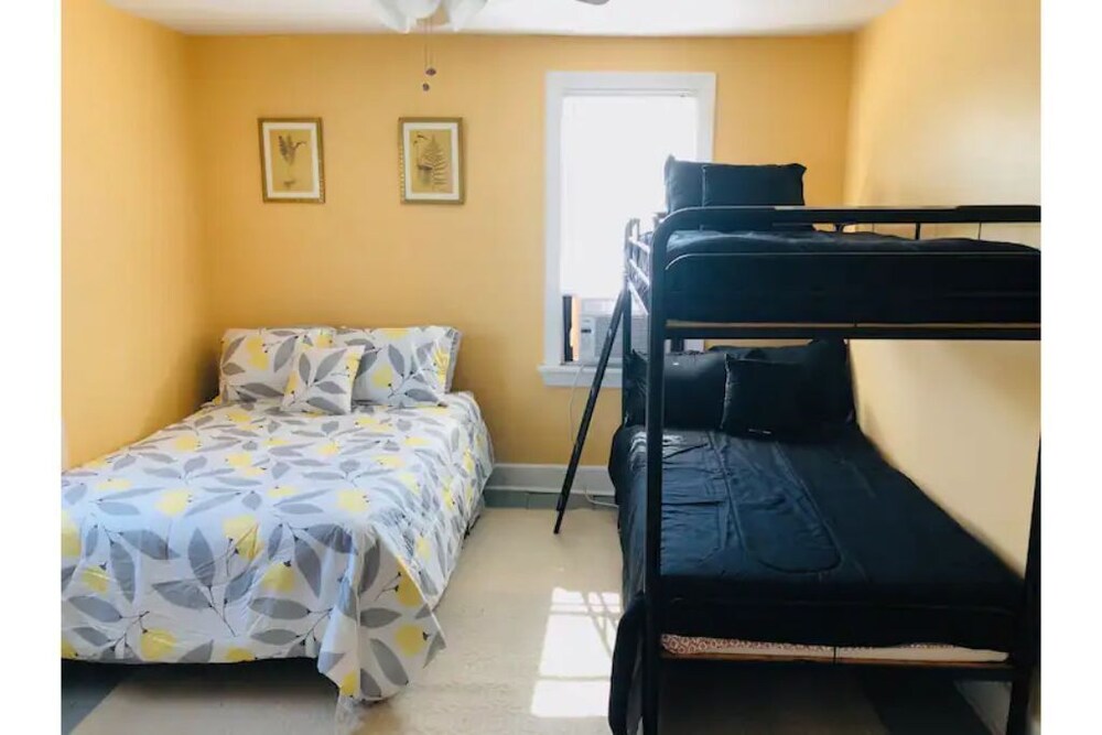 Heart of Downtown NE Main ST! North East Vrbo