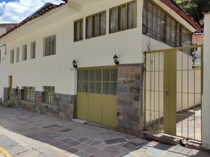 Exterior detail - Cusco Inti Center #1 (Cusco)