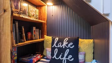 3 bedrooms, desk, iron/ironing board, travel cot