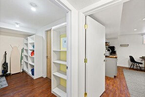 Interior - Cozy, Private Suite - Minutes to Downtown, CU Boulder, & Medical Centers (Boulder)