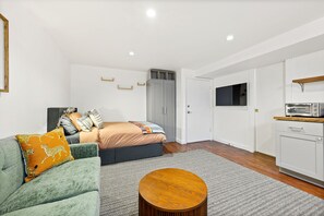 1 chambre, fer et planche à repasser, accès Internet, draps fournis