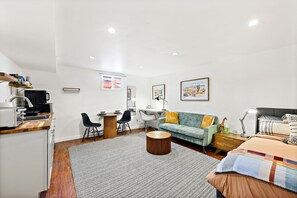 TV - Cozy, Private Suite - Minutes to Downtown, CU Boulder, & Medical Centers (Boulder)