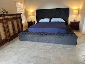 Master Bedroom - Spacious Golf Course Getaway (Surprise)