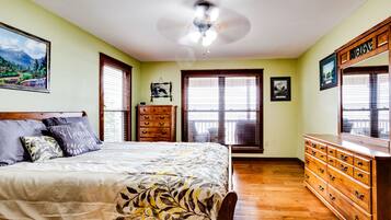 3 slaapkamers, een strijkplank/strijkijzer, gratis wifi, beddengoed