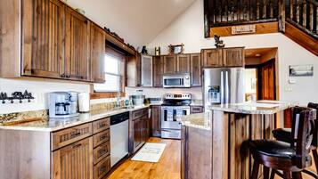 Køleskab, mikrobølgeovn, ovn, kogeplade