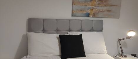 2 bedrooms, iron/ironing board, travel cot, free WiFi