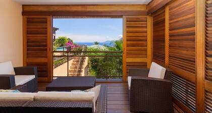 Magnificent 5 Br Villa with pool: amazing views