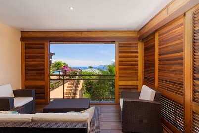 Magnificent 5 Br Villa with pool: amazing views