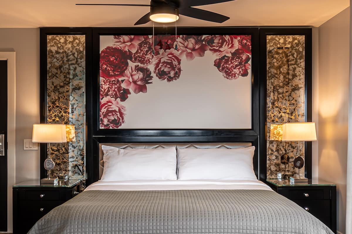 Room, 1 Queen Bed | Egyptian cotton sheets, premium bedding, desk, laptop workspace