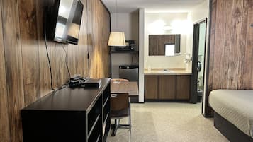 Kamar Klasik | Ruang kerja ramah laptop, Wi-Fi gratis, dan seprai linen