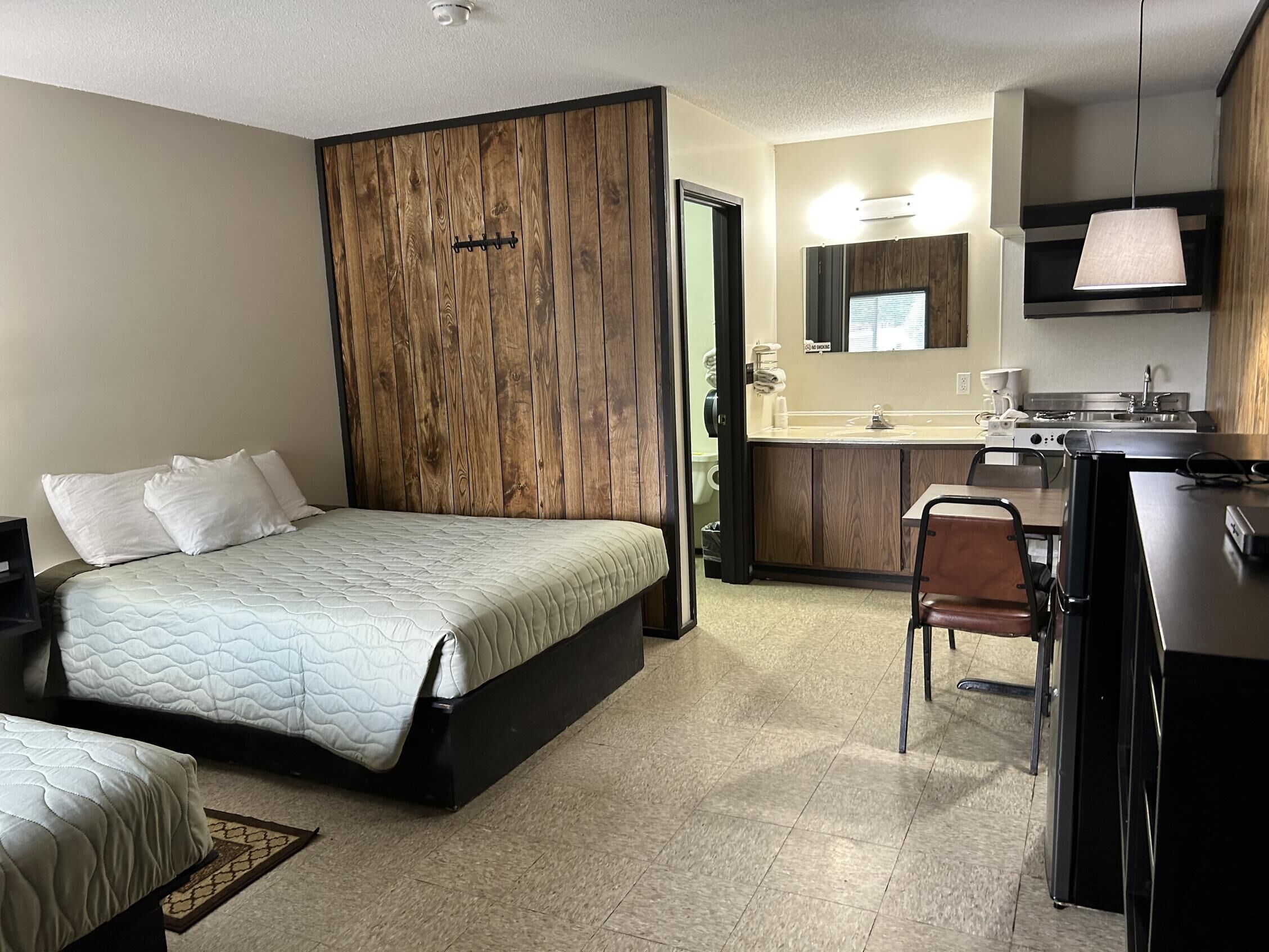 Deluxe Room | Laptop workspace, free WiFi, bed sheets