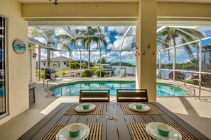 Outdoor dining - Heated Pool | Wide Gulf Access Canal | BBQ | Kayak (Cape Coral)