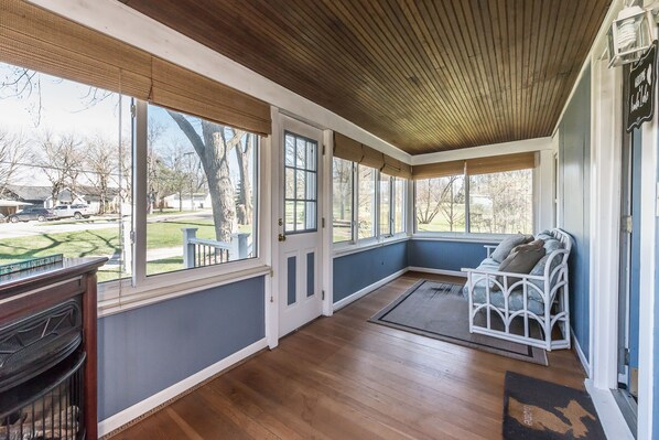 Interior - Fonda Lake Bungalow (Brighton)