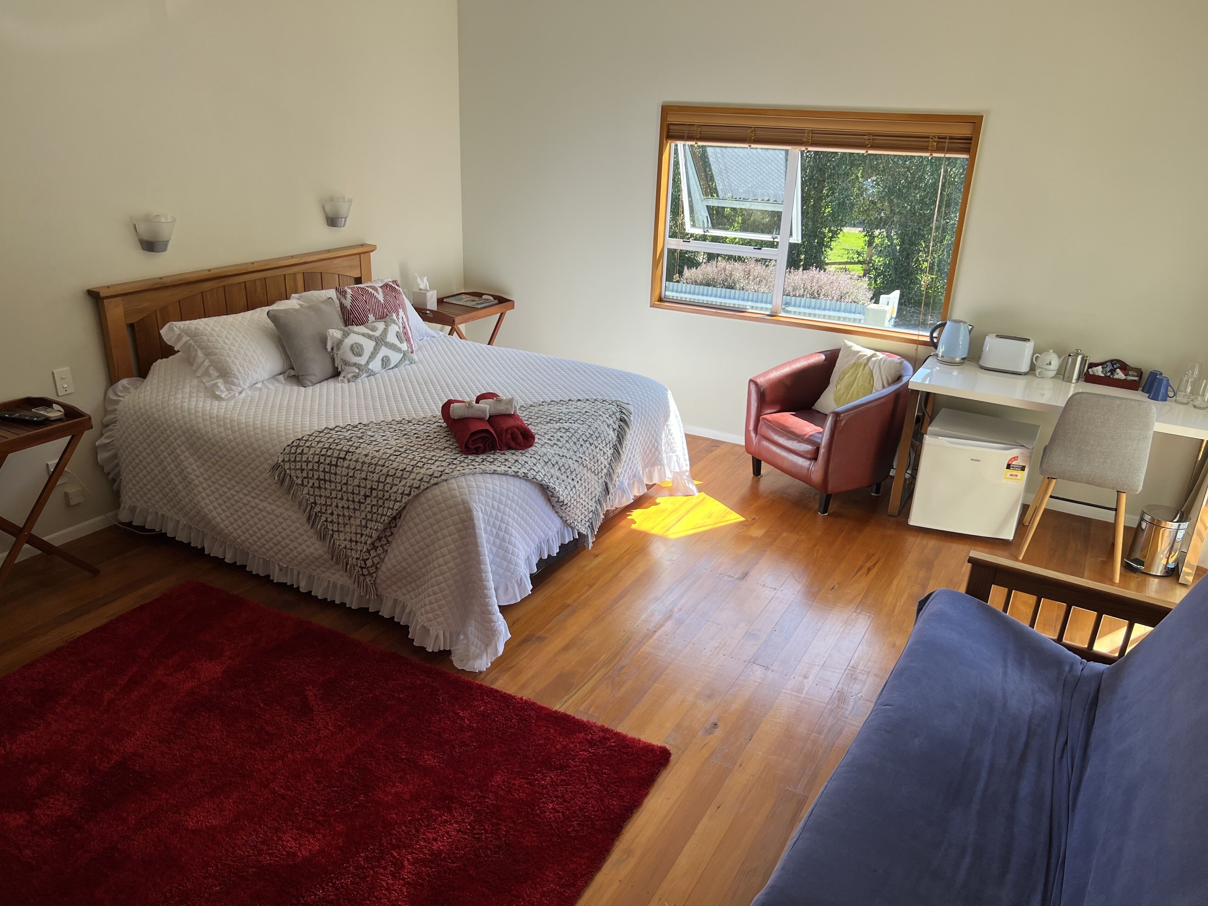 5 bedrooms, iron/ironing board, WiFi, bed sheets