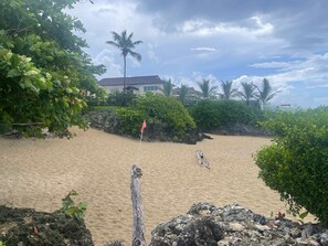 Una spiaggia nelle vicinanze