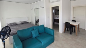 1 bedroom, iron/ironing board, WiFi (free), bed sheets