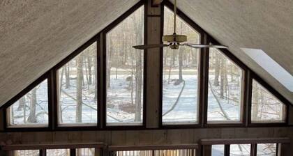 Quiet & Cozy Cabin In The Poconos Mntn w/lots of community amneties Pet-friendly