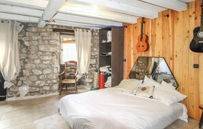 3 chambres, fer et planche à repasser, lit parapluie, draps fournis
