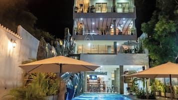 Outdoor pool, open 9:00 AM to 10:00 PM, pool umbrellas