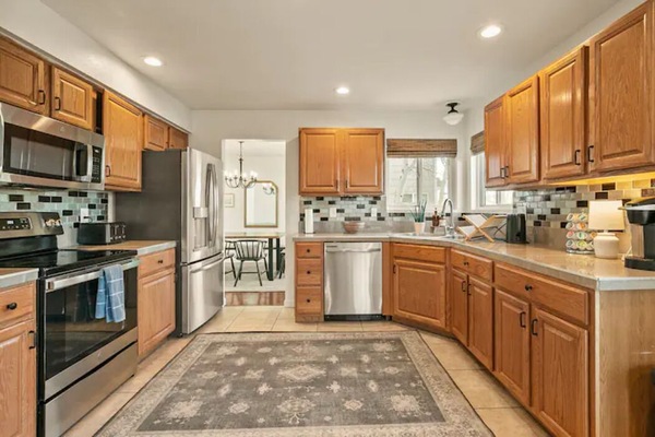 Frigorífic, microones, forn i placa de cuina