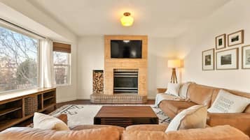 Smart TV y chimenea
