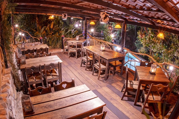 Breakfast, lunch, dinner served; fondue, pool views - Finca de la Vaca - Glamping (Cumandá)