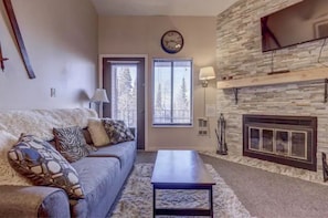 Interior - Winter Loft Retreat with Jacuzzi, Pool & Fireplace (Brian Head)