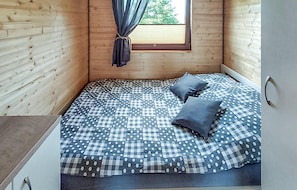 3 bedrooms, travel crib, free WiFi - Nice home in Postomino with sauna (Postomino)