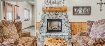 Sleeps 26 people.. 1 of a kind Lodge... Large families, team bonding, retreats!