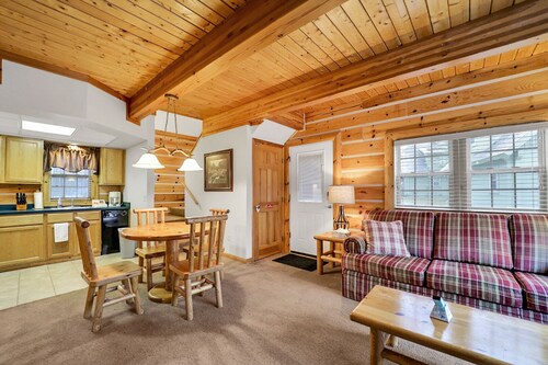 Fore Seasons Cottage at Garland Resort :Spring Escape in Lewiston —  with Golf Views