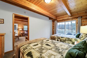 2 bedrooms, free WiFi, bed sheets - Fore Seasons Cottage at Garland Resort :Winter Golf & Fun — Modern Cottage in Lewiston (Lewiston)