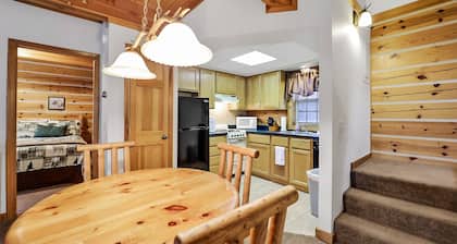 Fore Seasons Cottage at Garland Resort : Your Fall Adventure Awaits with Golf and Scenic Trails