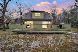 Exterior - Fore Seasons Cottage at Garland Resort :Winter Golf & Fun — Modern Cottage in Lewiston (Lewiston)