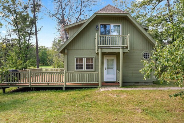 Exterior - Fore Seasons Cottage at Garland Resort :Winter Golf & Fun — Modern Cottage in Lewiston (Lewiston)