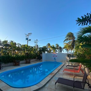 3 piscines extérieures
