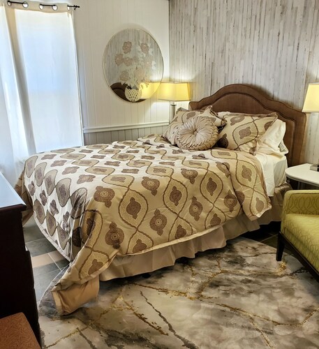 Sunny Morn Room in Cascade Inn at Fall Creek Falls