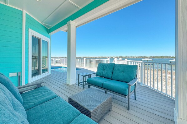 Terrace/patio - BAJA BREEZE - LAGOON FRONT HOME, PRIVATE POOL, PIER, LOTS OF OPEN SPACE! (Gulf Shores)