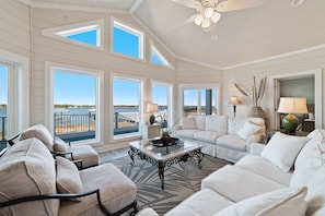 TV - BAJA BREEZE - LAGOON FRONT HOME, PRIVATE POOL, PIER, LOTS OF OPEN SPACE! (Gulf Shores)