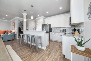 Interior - Attitude Adjustment-CONVENIIENT LOCATION, PRIVATE POOL, GREAT FOR FAMILIES! (Gulf Shores)